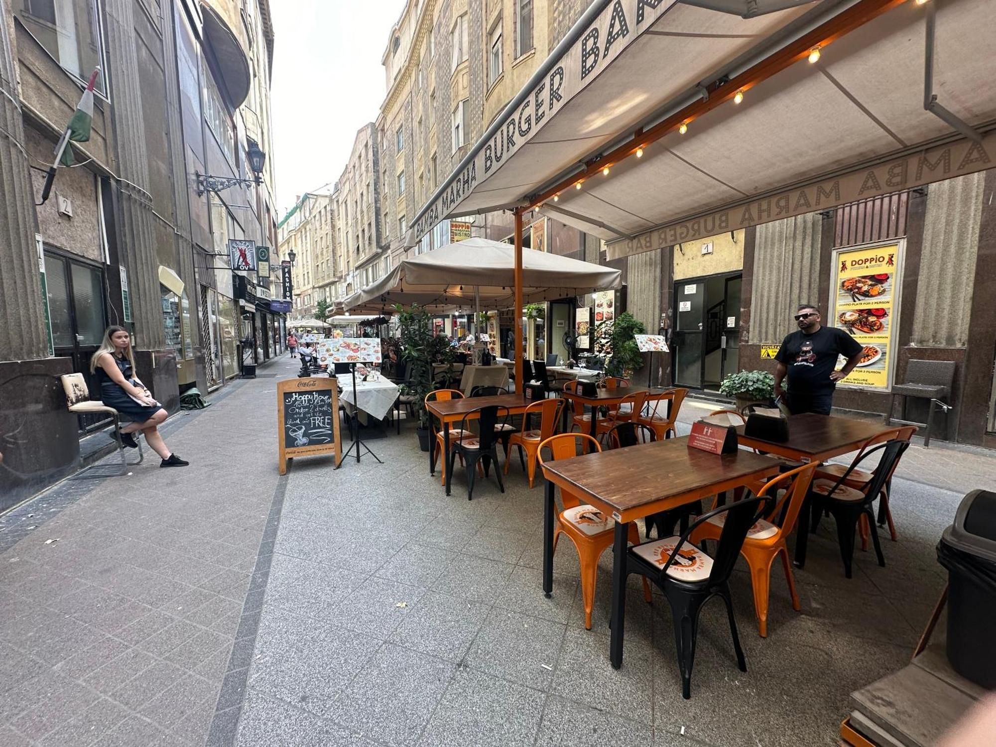 Bright Apartment In The Most Beautiful Street Of Budapest Vaci Street, Fashion Street Eksteriør bilde